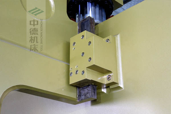 ZDP-20050加厚型滑塊導(dǎo)軌,強(qiáng)有力的保持滑塊間隙,有效減少工作時(shí)的抖動(dòng).jpg ZDP-20050加厚型滑塊導(dǎo)軌,強(qiáng)有力的保持滑塊間隙,有效減少工作時(shí)的抖動(dòng).jpg