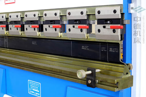 ZDPK-4015-標準分段模具并配合模具快夾,換模快速.jpg ZDPK-4015-標準分段模具并配合模具快夾,換模快速.jpg