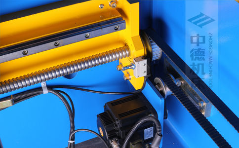 ZDPK-16032X軸配有滾珠絲桿及直線導(dǎo)軌，大功率伺服電機(jī)，鋼絲同步帶，能顯著提升X軸定位精度及速度 (2).jpg